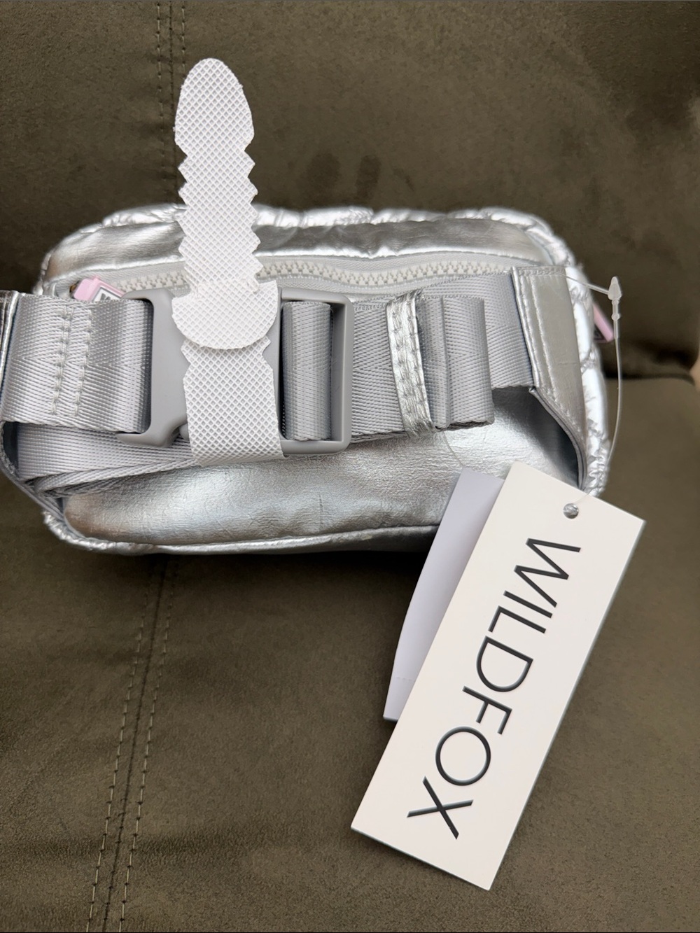 Wildfox Silver Metallic Puffer Waist/Sling Bag NWT - Picture 3 of 8